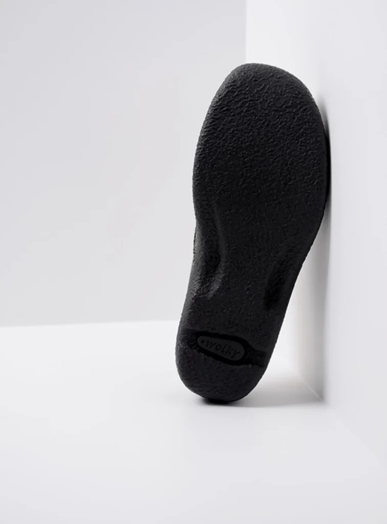 Wolky Clogs 06227 Roll Slipper 70000 Leder geprägt schwarz